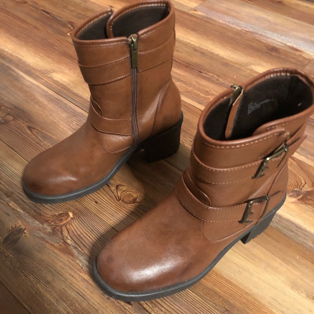 Heeled boots